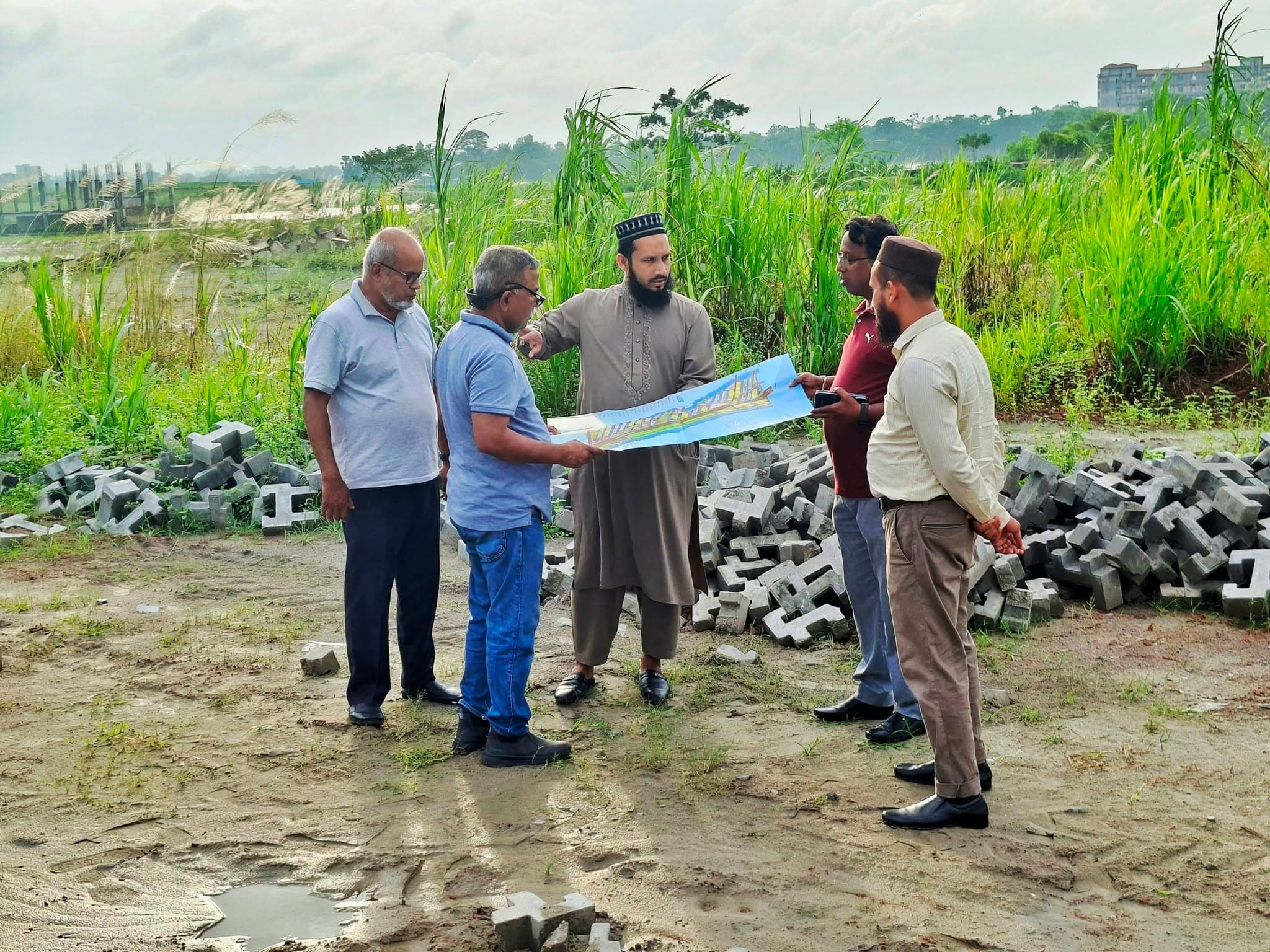 আলহামদুলিল্লাহ, ধীরে ধীরে দৃশ্যমান হচ্ছে MOHS Venice City-কে ঘিরে উন্নয়নের অগ্রযাত্রা।
প্রকল্পসংলগ্ন ঢাকা সিটি করপোরেশনের প্রায় ৩ কিলোমিটার সড়ক উন্নয়নকাজের মধ্যে ইতোমধ্যে প্রায় ২ কিলোমিটার সম্পন্ন হয়েছে।
সম্প্রতি MOHS Group-এর Top Management-এর প্রতিনিধিবৃন্দের সঙ্গে কয়েকজন ব্যবসায়ী ও বিভিন্ন পেশাজীবী প্রকল্প এলাকা সরজমিনে পরিদর্শন করেন। এ সময় তাঁরা MOHS Venice City-এর Master Plan, যোগাযোগব্যবস্থা এবং ভবিষ্যৎ উন্নয়ন পরিকল্পনা সম্পর্কে বিস্তারিতভাবে অবগত হন।
প্রকল্পের সামগ্রিক পরিকল্পনা ও সম্ভাবনা দেখে তাঁরা আগ্রহ প্রকাশ করেছেন, যা আমাদের পথচলায় আরও উৎসাহ যোগ করেছে।
পরিকল্পনা এখন ধীরে ধীরে বাস্তবে রূপ নিচ্ছে।
একটি সুন্দর, পরিকল্পিত ও মর্যাদাপূর্ণ আবাসন গড়ে তোলার লক্ষ্যেই এগিয়ে যাচ্ছে MOHS Venice City।
MOHS Venice City
Live with Dignity See less